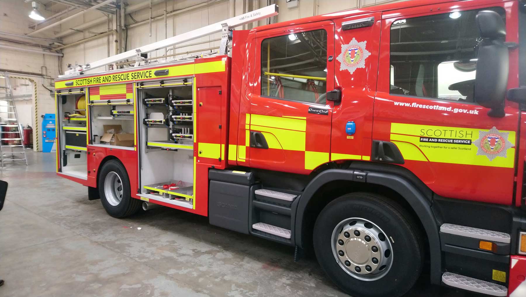 Fire Engine with pastic vehicle body